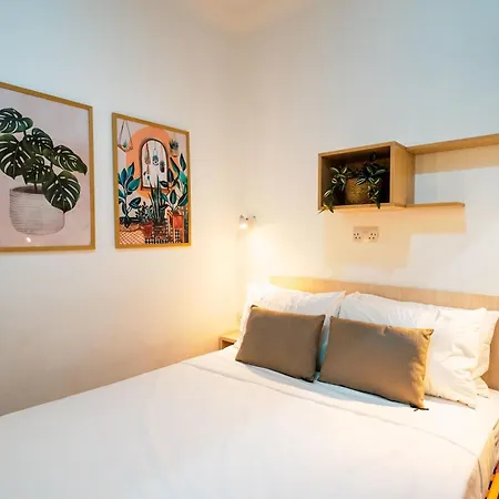 A Pretty Close To Seafront Apartment *