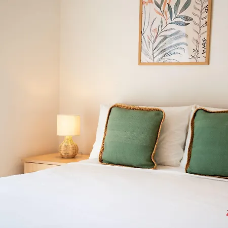 A Pretty Close To Seafront *